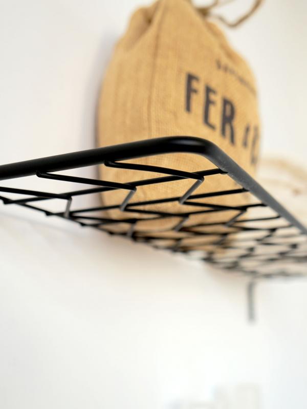 ren KỆ  SẮT TREO TƯỜNG HERRINGBONE L