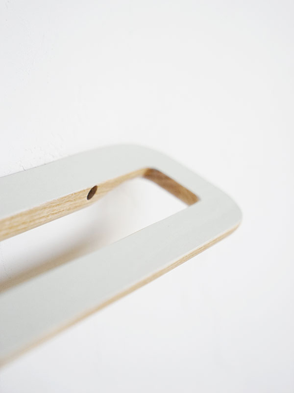 rum GIÁ GỖ TREO KHĂN S MÀU XÁM