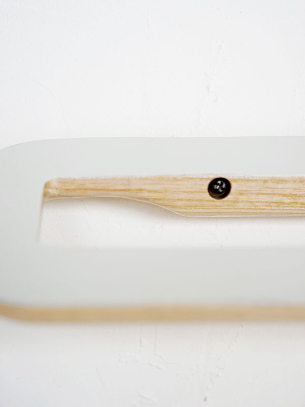 rum GIÁ GỖ TREO KHĂN S MÀU XÁM