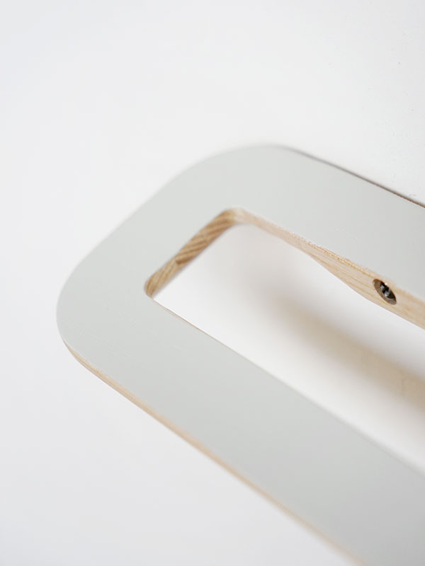 rum GIÁ GỖ TREO KHĂN S MÀU XÁM