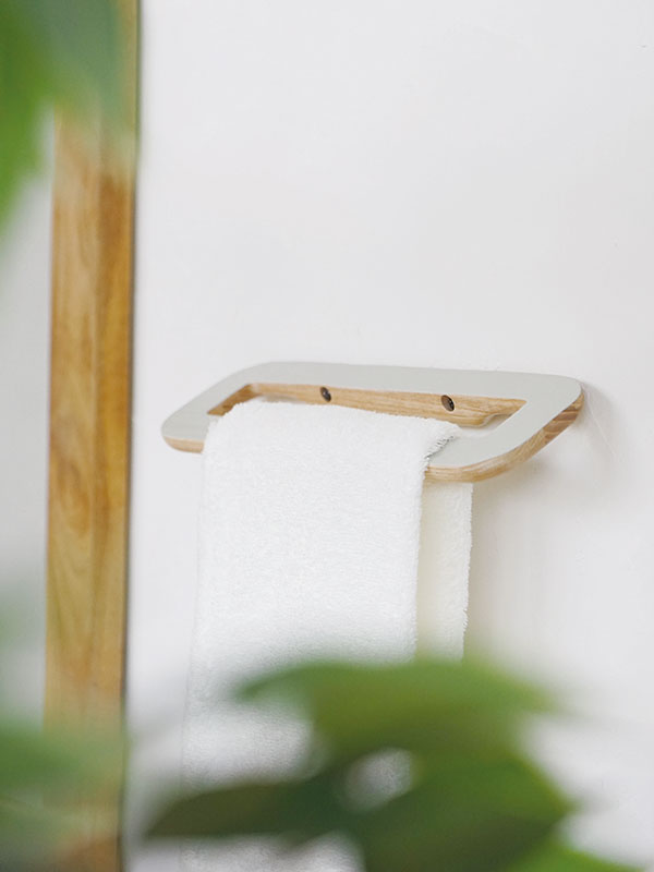 rum GIÁ GỖ TREO KHĂN S MÀU XÁM