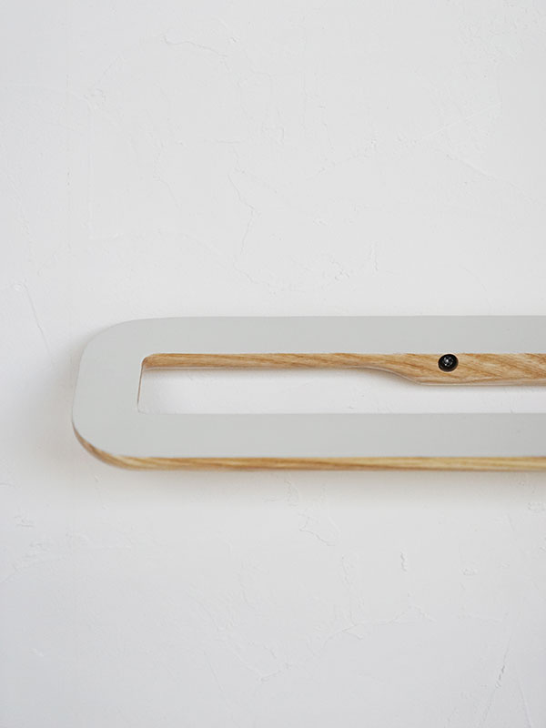 rum GIÁ GỖ TREO KHĂN M MÀU XÁM