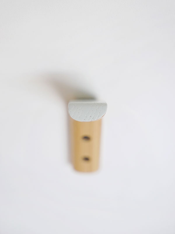 rum MÓC TREO GỖ MÀU XÁM