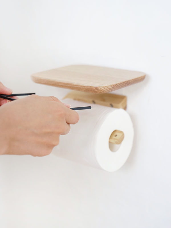 rum GIÁ GỖ TREO GIẤY VỆ SINH ĐƠN MÀU TỰ NHIÊN