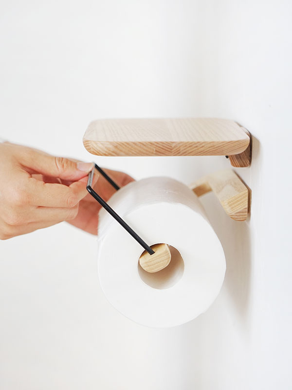 rum GIÁ GỖ TREO GIẤY VỆ SINH ĐƠN MÀU TỰ NHIÊN