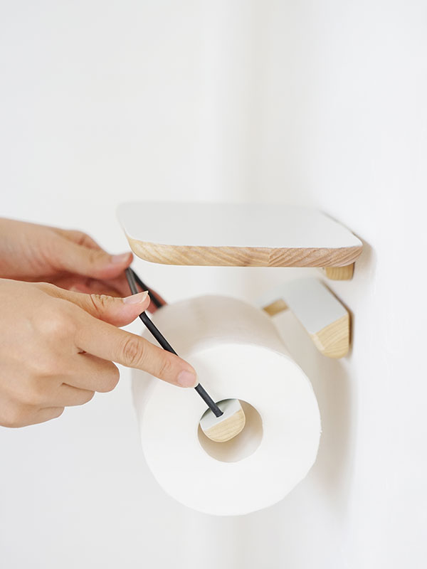 rum GIÁ GỖ TREO GIẤY VỆ SINH ĐƠN MÀU XÁM