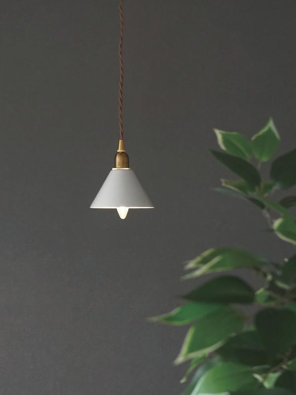 CHỤP ĐÈN SẮT PIENI CONIC TRẮNG