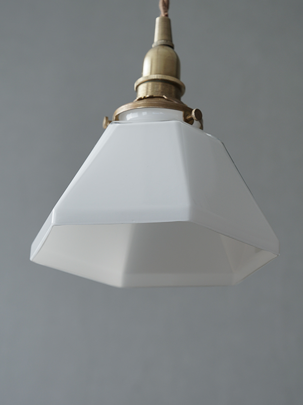 GLASS SHADE POLYGON WHITE