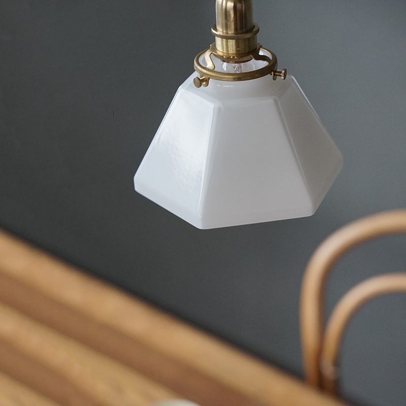 GLASS SHADE POLYGON WHITE