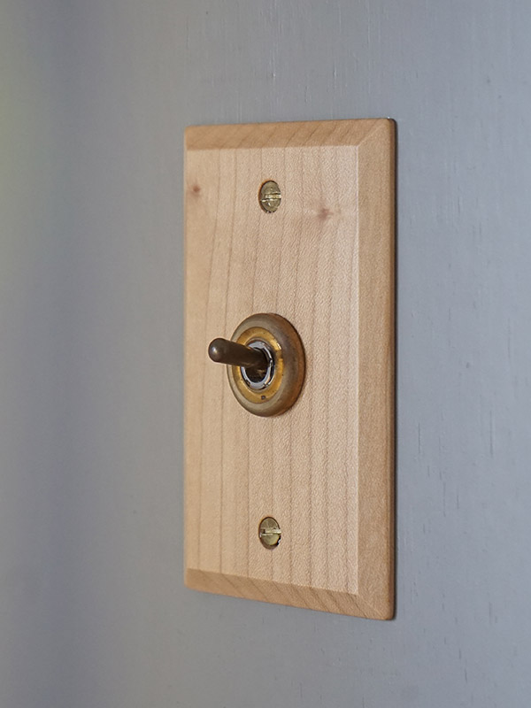 WOODEN PLATE SWITCH MAPLE