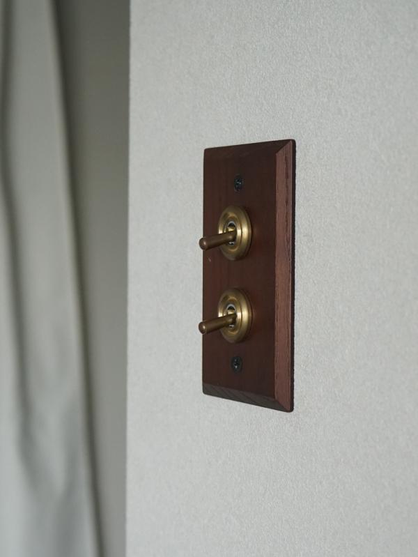 BỘ 2 CÔNG TẮC GẠT, ỐP GỖ TẦN BÌ