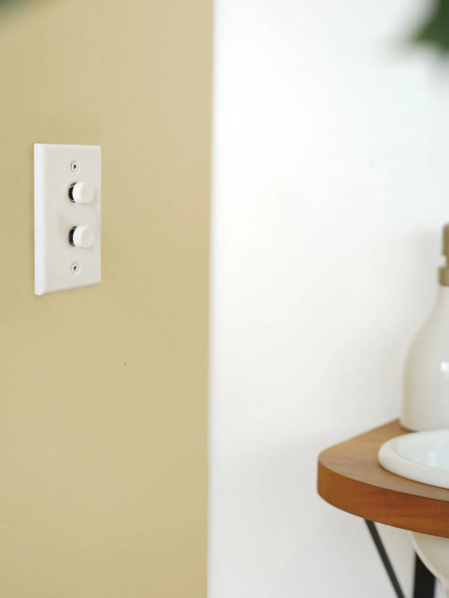 CERAMIC PLATE 2 PUSH SWITCHES WHITE