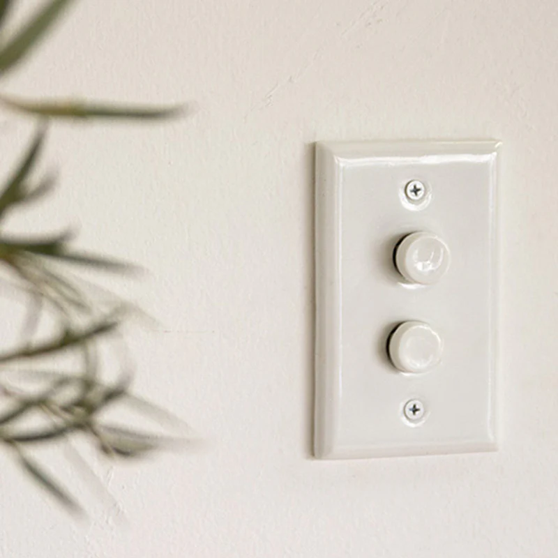 CERAMIC PLATE 2 PUSH SWITCHES WHITE