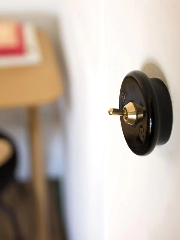 CERAMIC TOGGLE SWITCH BLACK