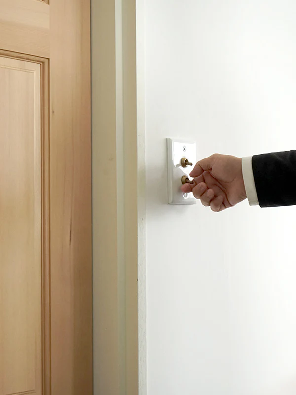 CERAMIC PLATE 2 TOGGLE SWITCHES WHITE