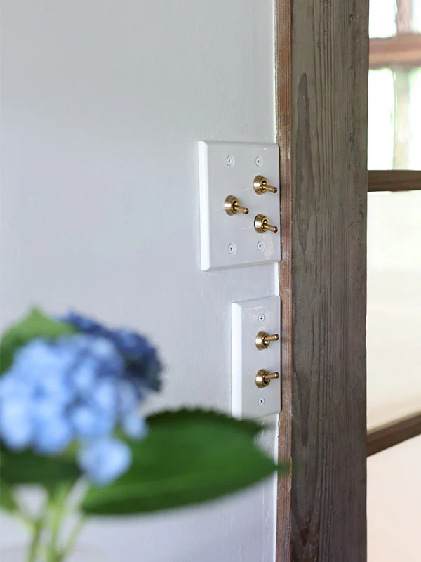 CERAMIC PLATE 2 TOGGLE SWITCHES WHITE