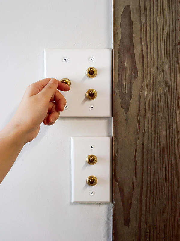 CERAMIC PLATE 2 TOGGLE SWITCHES WHITE