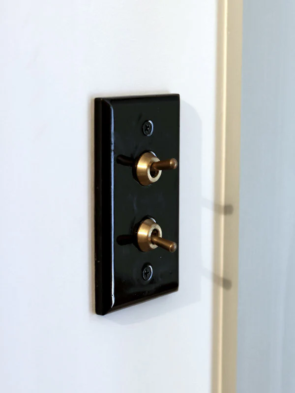 CERAMIC PLATE 2 TOGGLE SWITCHES BLACK