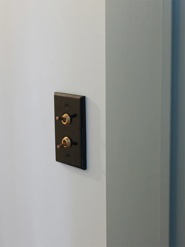 CERAMIC PLATE 2 TOGGLE SWITCHES BLACK