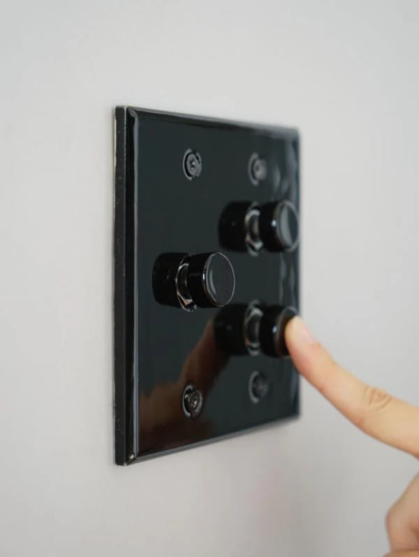 CERAMIC PLATE 3 PUSH SWITCHES BLACK