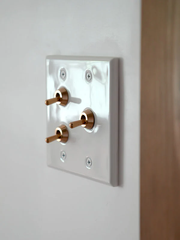 CERAMIC PLATE 3 TOGGLE SWITCHES WHITE