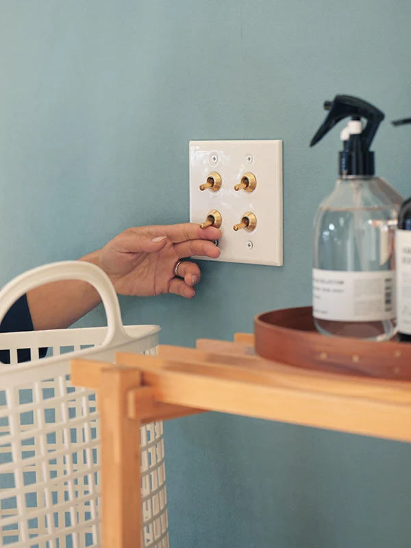 CERAMIC PLATE 4 TOGGLE SWITCHES WHITE