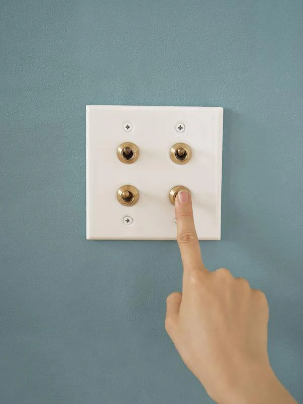 CERAMIC PLATE 4 TOGGLE SWITCHES WHITE