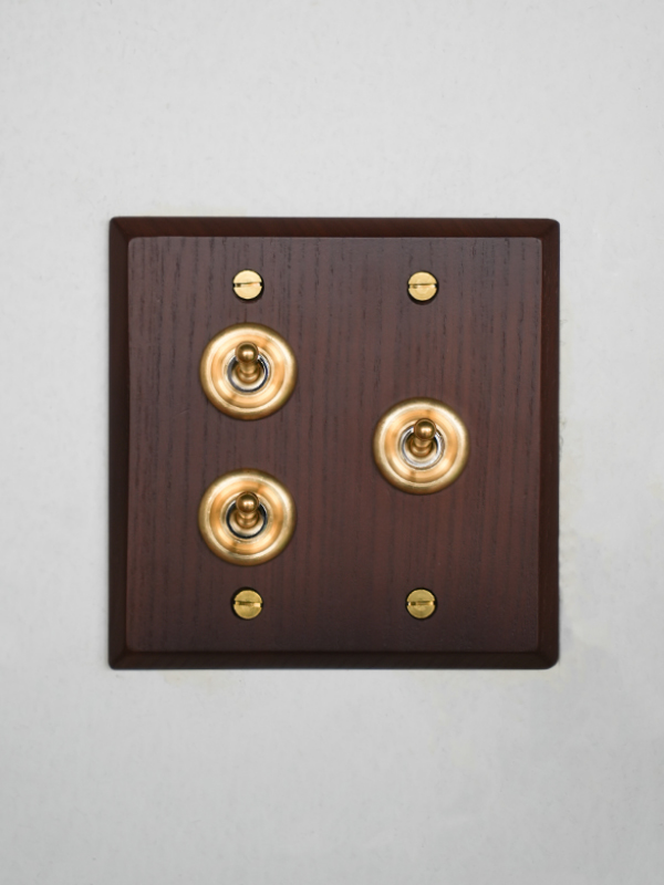 WOODEN PLATE 3 SWITCHES ASH