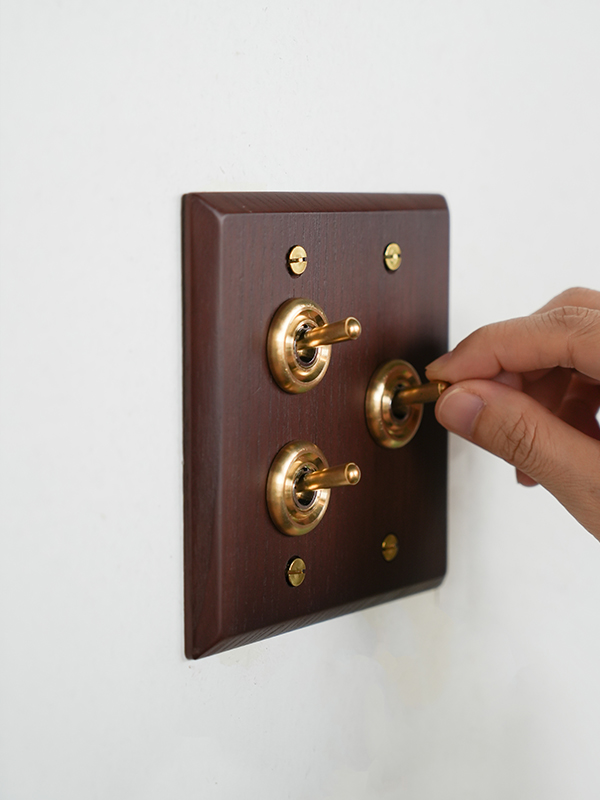 WOODEN PLATE 3 SWITCHES ASH