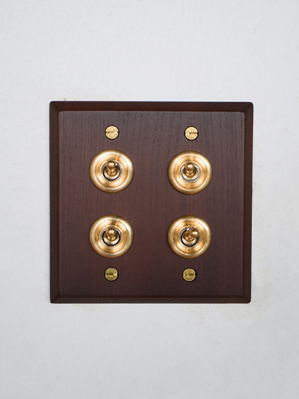 WOODEN PLATE 4 SWITCHES ASH