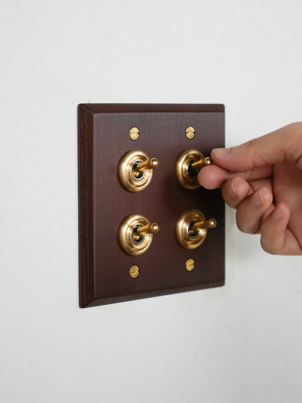 WOODEN PLATE 4 SWITCHES ASH