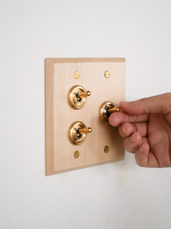 WOODEN PLATE 3 SWITCHES MAPLE