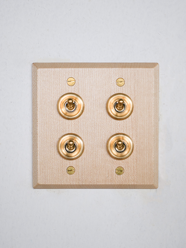 WOODEN PLATE 4 SWITCHES MAPLE