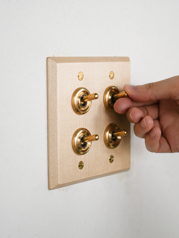 WOODEN PLATE 4 SWITCHES MAPLE