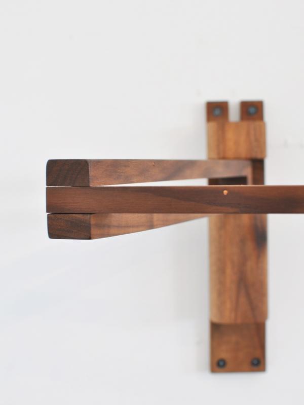 WOOD BRACKET ZIG WALNUT